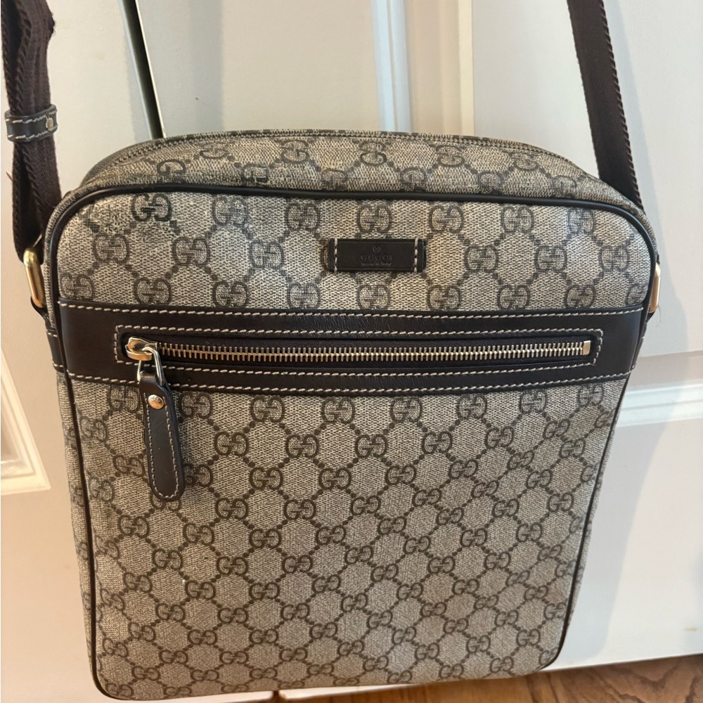Authentic Gucci  GG Supreme monogram  crossbody adjustable long strap